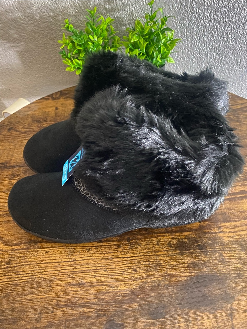 Black Faux-Fur Isotoner Mallory Booties 9.5-10 Women